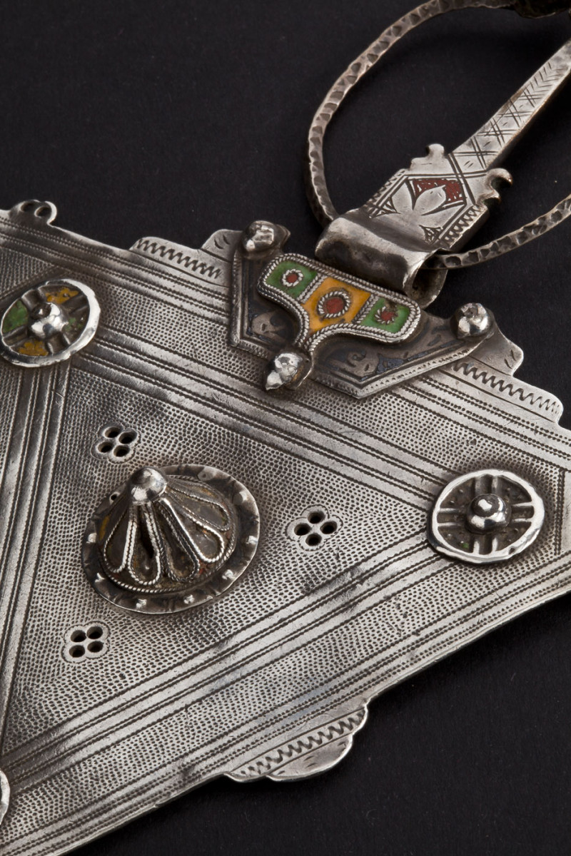 Fibule in argento "tizerzai".  Marocco