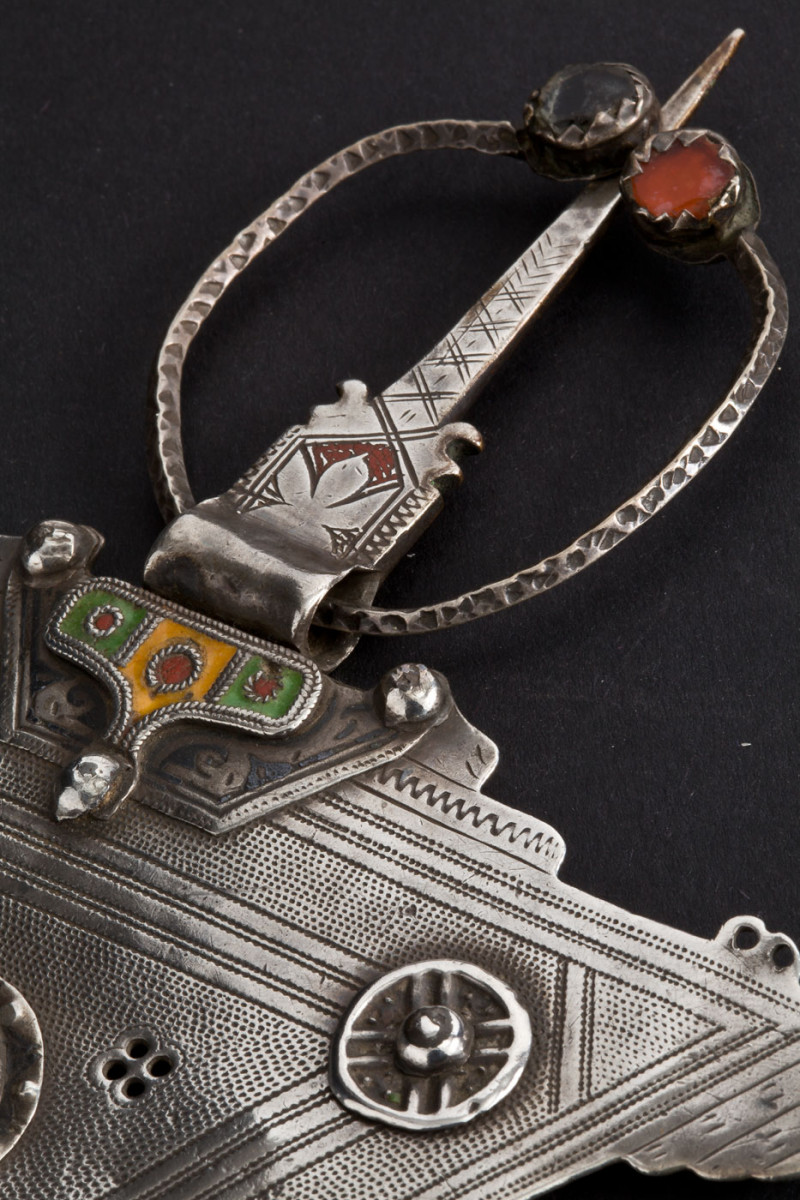 Fibule in argento "tizerzai".  Marocco