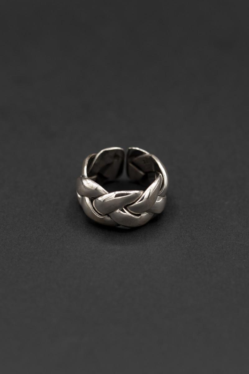 Anello a catena intrecciata